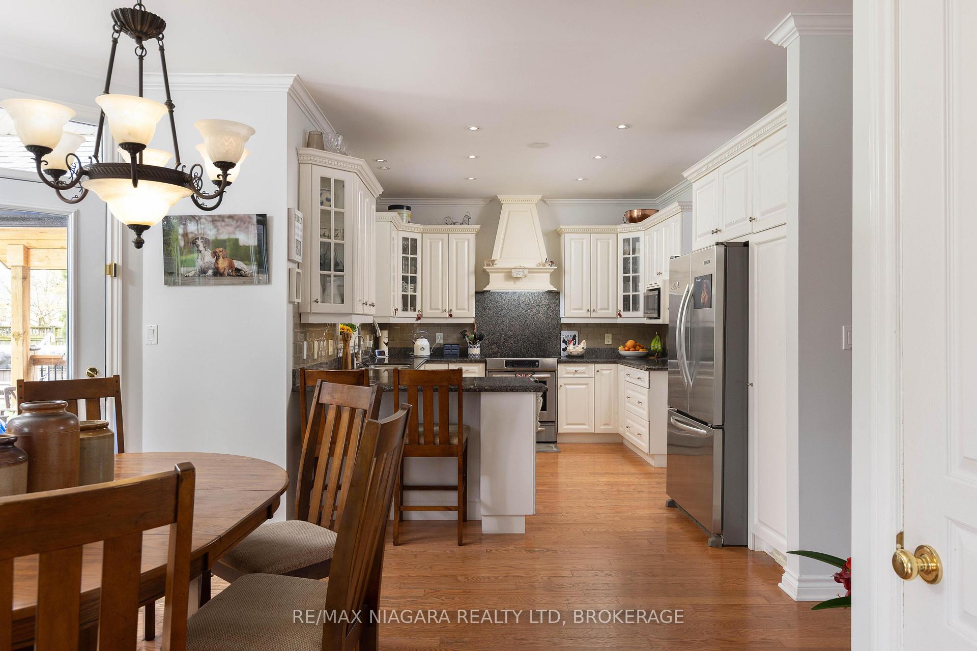 Photo 13 of 8056 Cathedral Drive, Niagara Falls, Mt. Carmel — HOMEH
