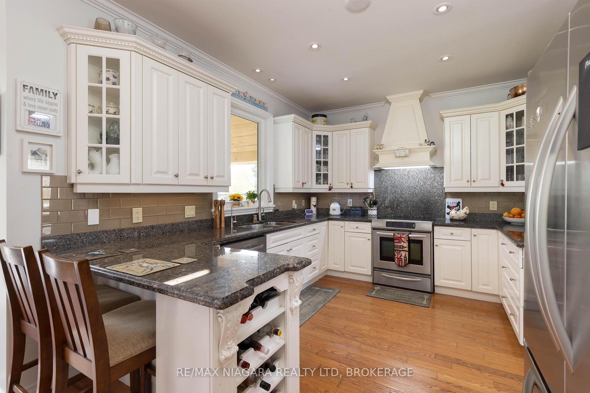 Photo 14 of 8056 Cathedral Drive, Niagara Falls, Mt. Carmel — HOMEH