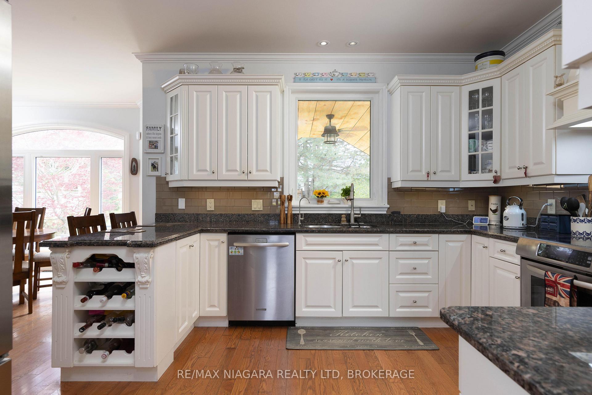 Photo 15 of 8056 Cathedral Drive, Niagara Falls, Mt. Carmel — HOMEH