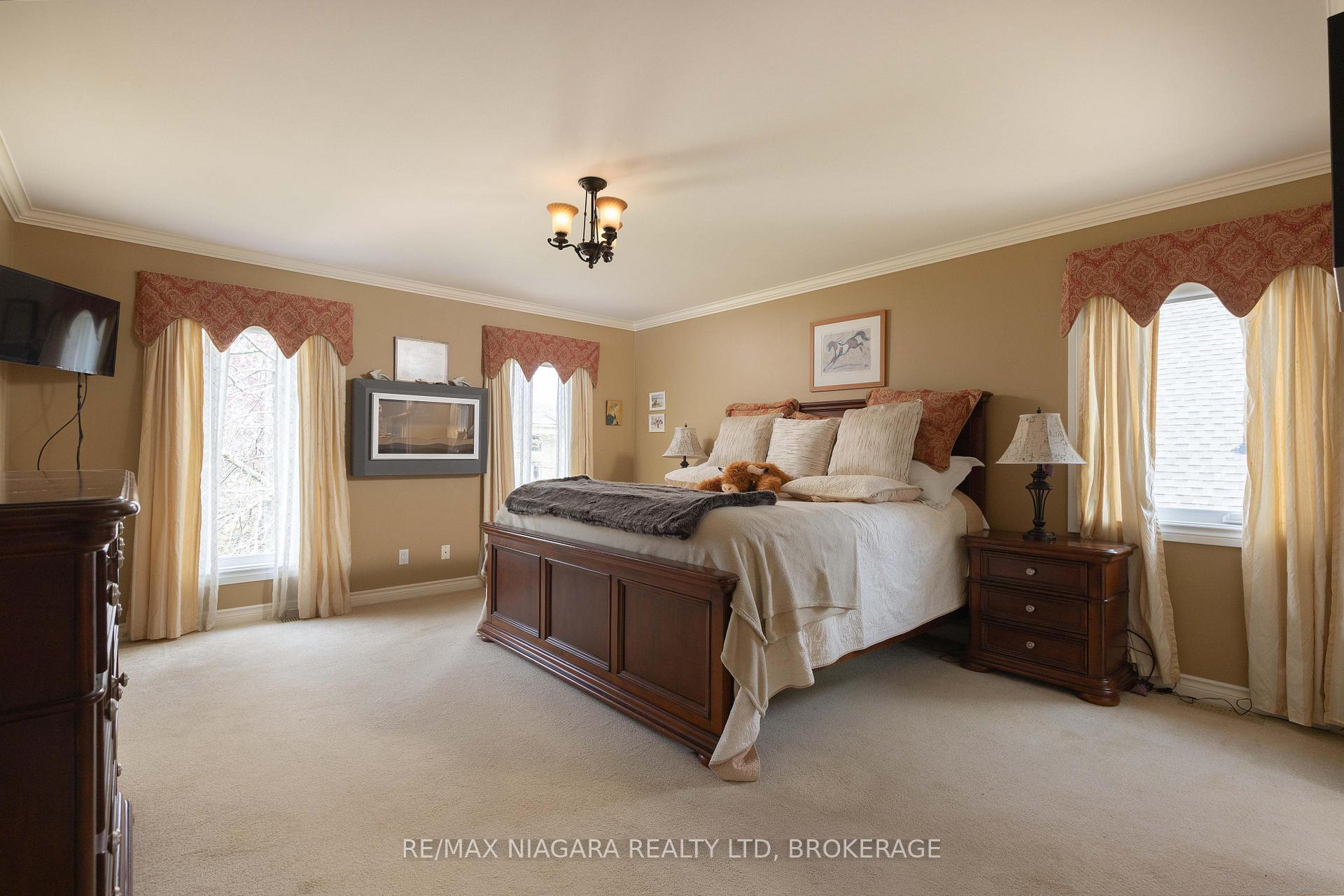 Photo 22 of 8056 Cathedral Drive, Niagara Falls, Mt. Carmel — HOMEH