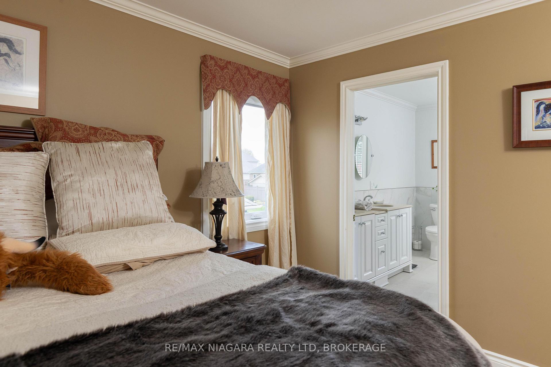 Photo 23 of 8056 Cathedral Drive, Niagara Falls, Mt. Carmel — HOMEH