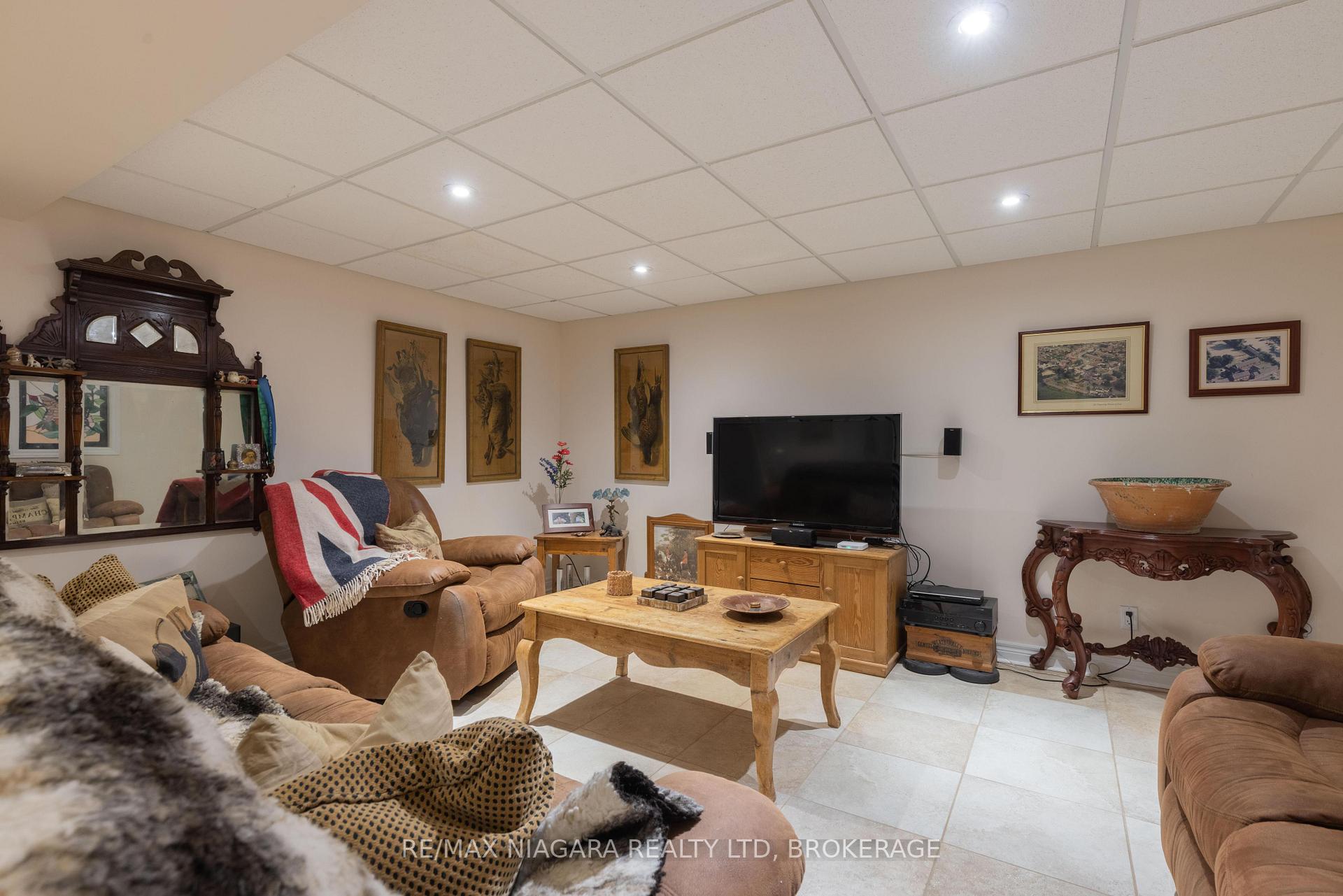 Photo 30 of 8056 Cathedral Drive, Niagara Falls, Mt. Carmel — HOMEH