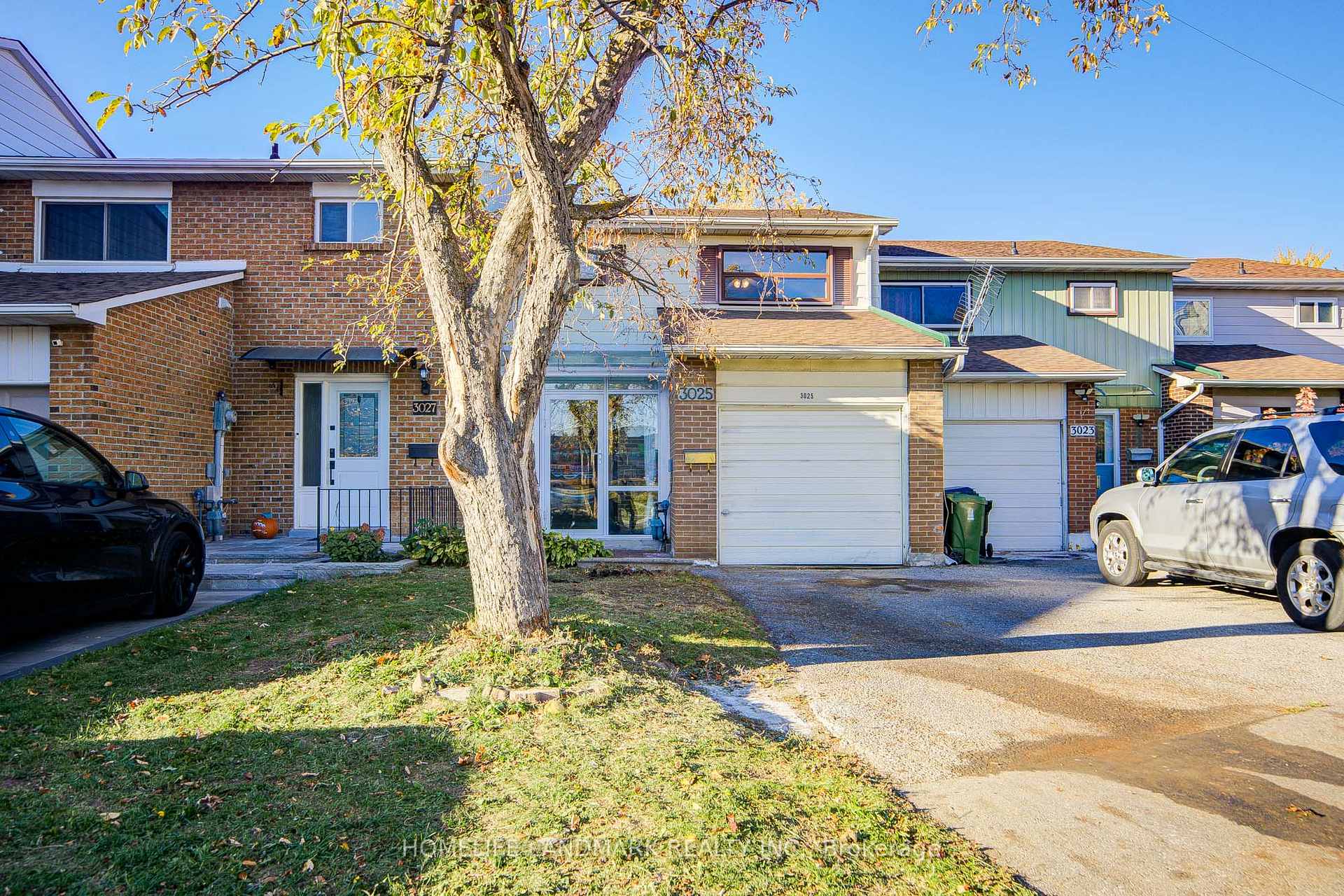 Photo 3 of 3025 Bridletowne Circle, Scarborough, L'Amoreaux — HOMEH
