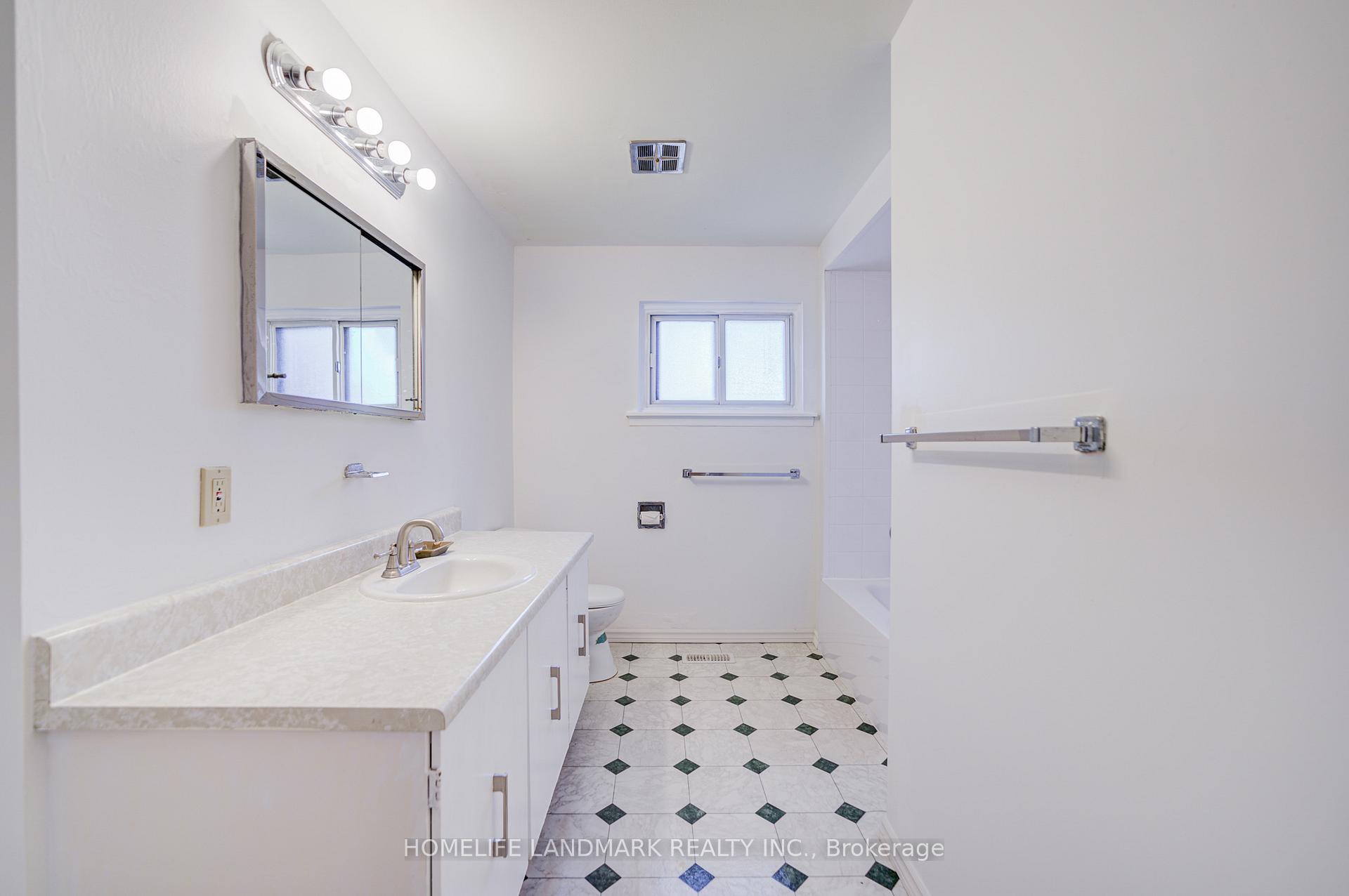 Photo 23 of 3025 Bridletowne Circle, Scarborough, L'Amoreaux — HOMEH