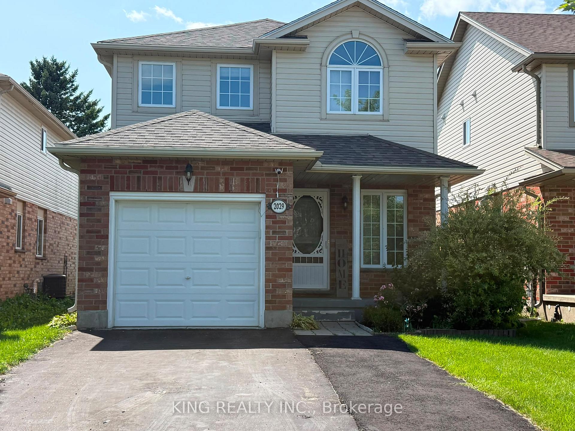 Front of 2029 Foxwood Avenue