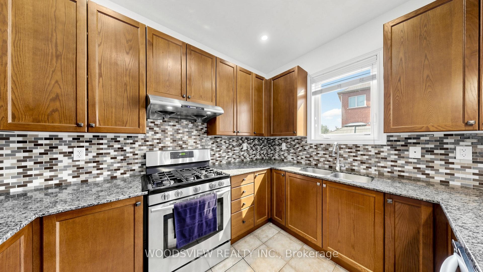 Photo 10 of 7 Deancrest Road, Brampton, Northwest Brampton — HOMEH