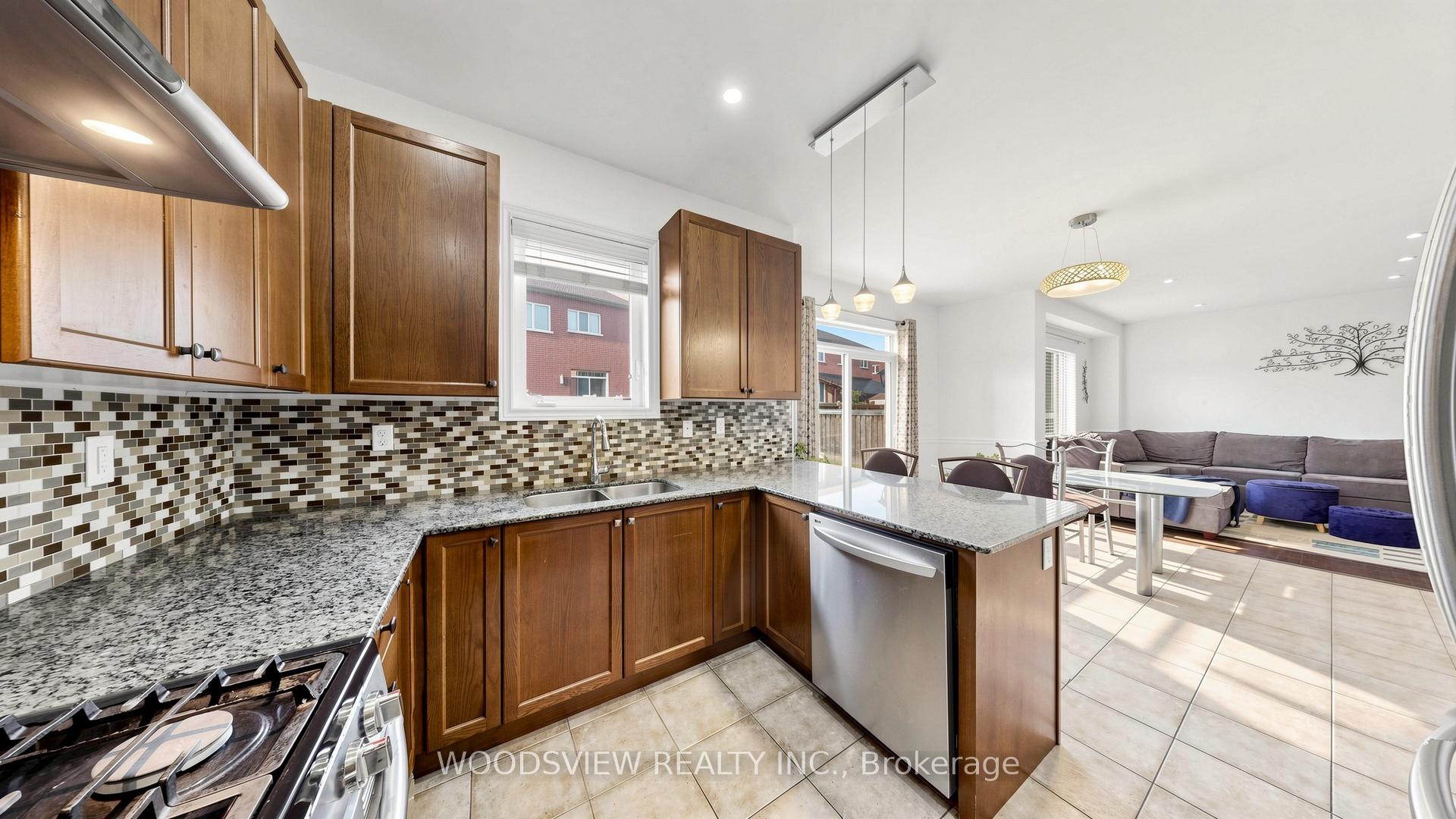 Photo 12 of 7 Deancrest Road, Brampton, Northwest Brampton — HOMEH