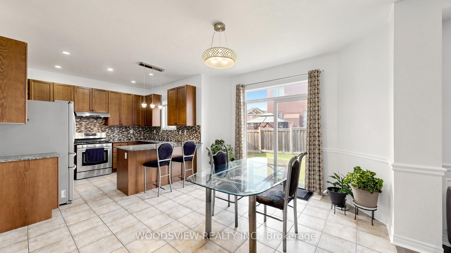 Photo 13 of 7 Deancrest Road, Brampton, Northwest Brampton — HOMEH