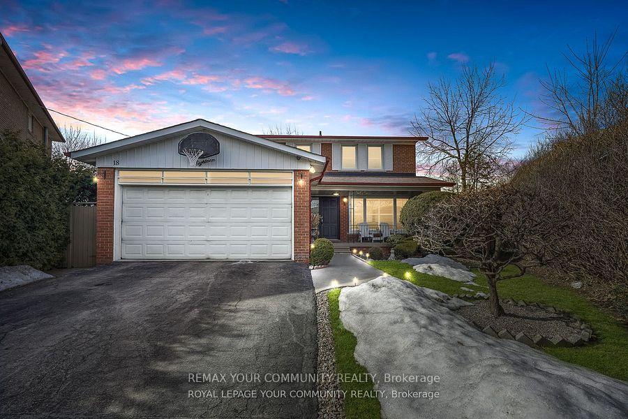 Photo 2 of 18 Terryellen Crescent, Etobicoke, Markland Wood — HOMEH