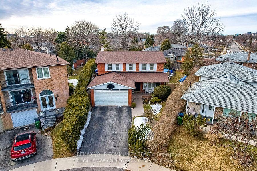 Photo 6 of 18 Terryellen Crescent, Etobicoke, Markland Wood — HOMEH