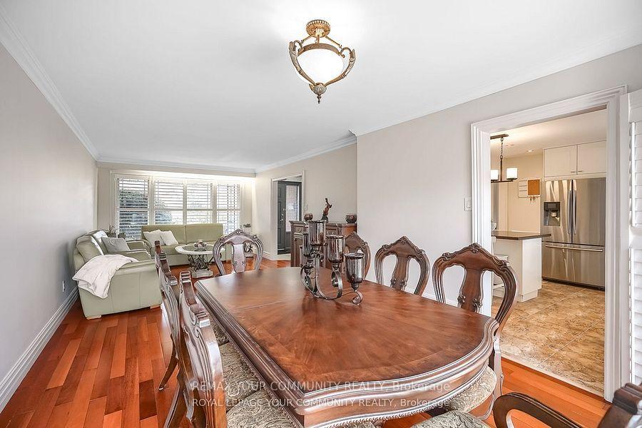Photo 16 of 18 Terryellen Crescent, Etobicoke, Markland Wood — HOMEH