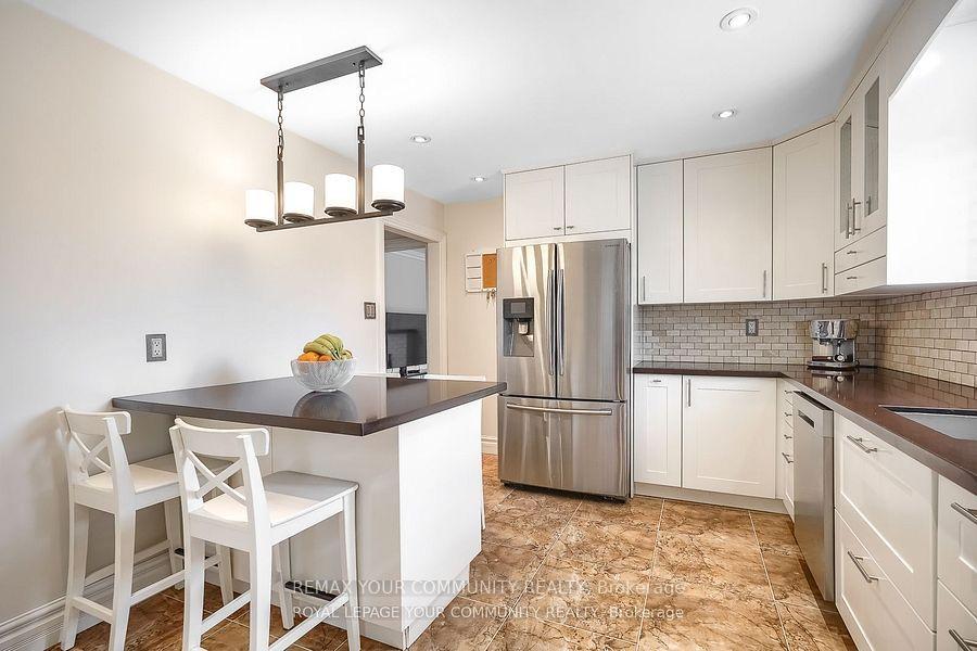 Photo 17 of 18 Terryellen Crescent, Etobicoke, Markland Wood — HOMEH