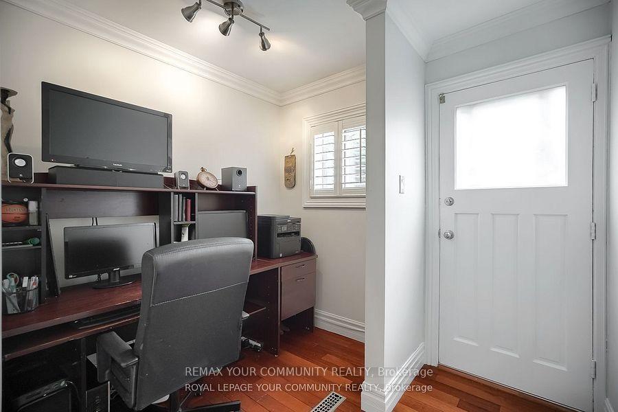 Photo 23 of 18 Terryellen Crescent, Etobicoke, Markland Wood — HOMEH