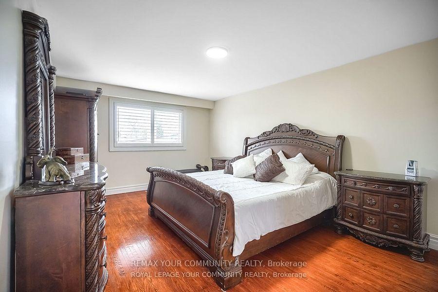 Photo 25 of 18 Terryellen Crescent, Etobicoke, Markland Wood — HOMEH