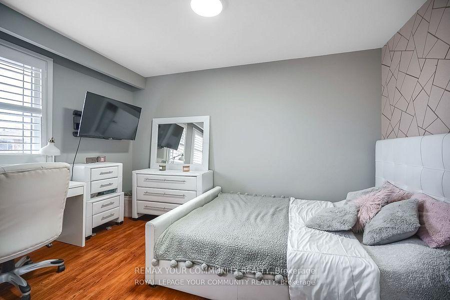 Photo 28 of 18 Terryellen Crescent, Etobicoke, Markland Wood — HOMEH