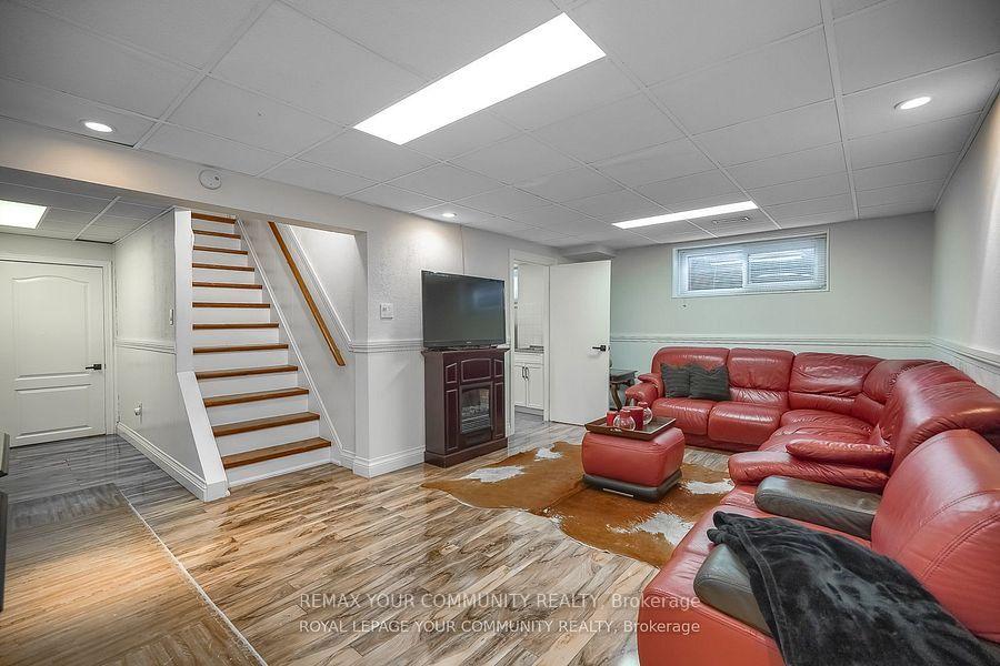 Photo 33 of 18 Terryellen Crescent, Etobicoke, Markland Wood — HOMEH
