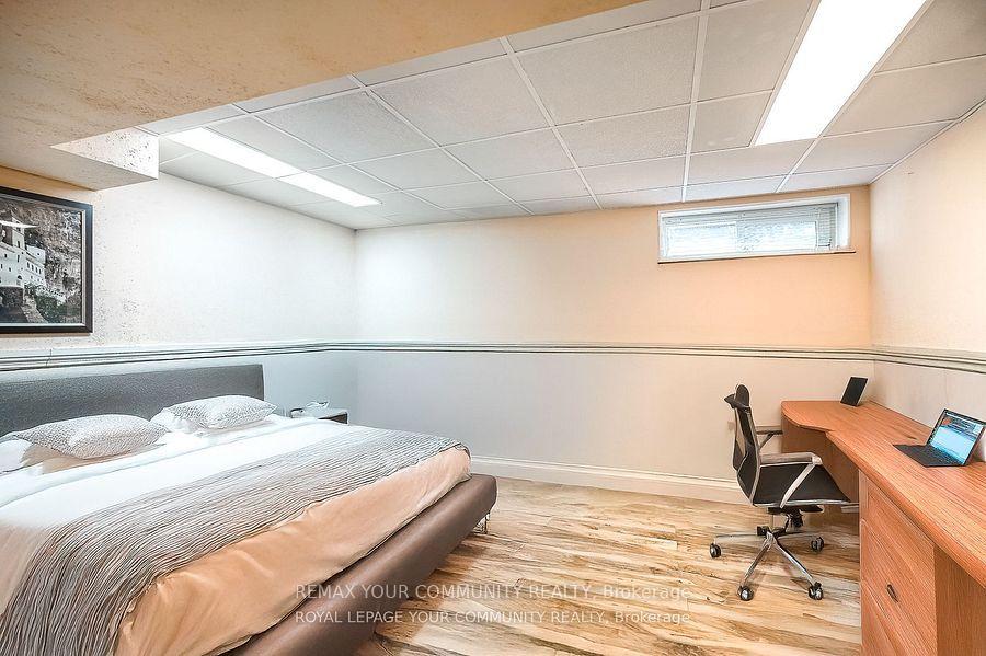Photo 38 of 18 Terryellen Crescent, Etobicoke, Markland Wood — HOMEH