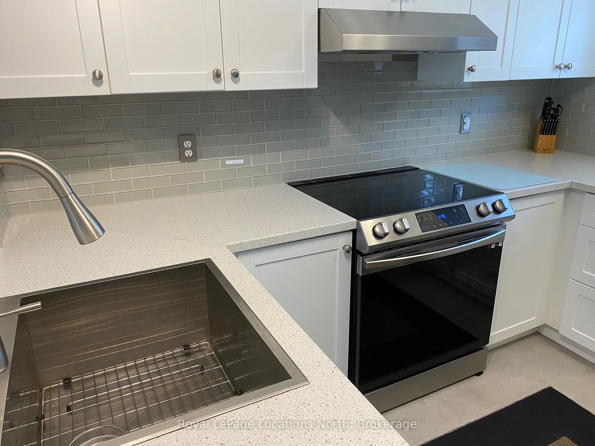 Photo 14 of 395 Mariners Way, Collingwood — HOMEH