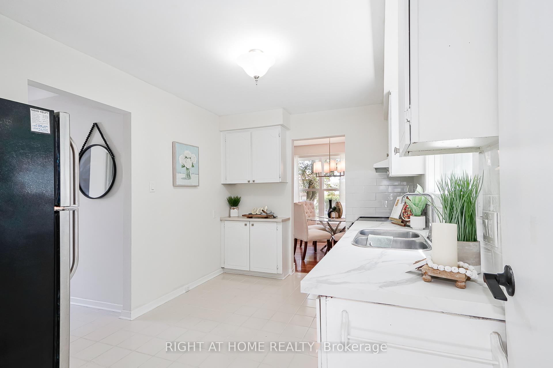 Photo 9 of 1059 Glen Mhor Crescent, Midland — HOMEH