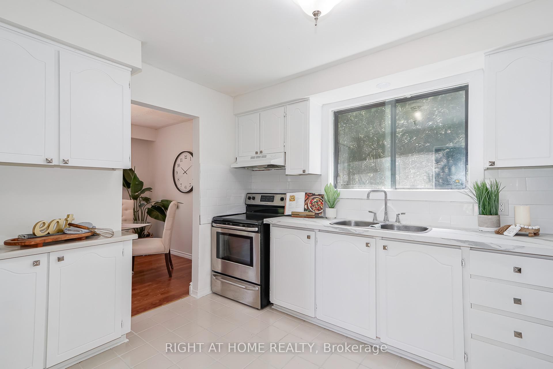 Photo 11 of 1059 Glen Mhor Crescent, Midland — HOMEH