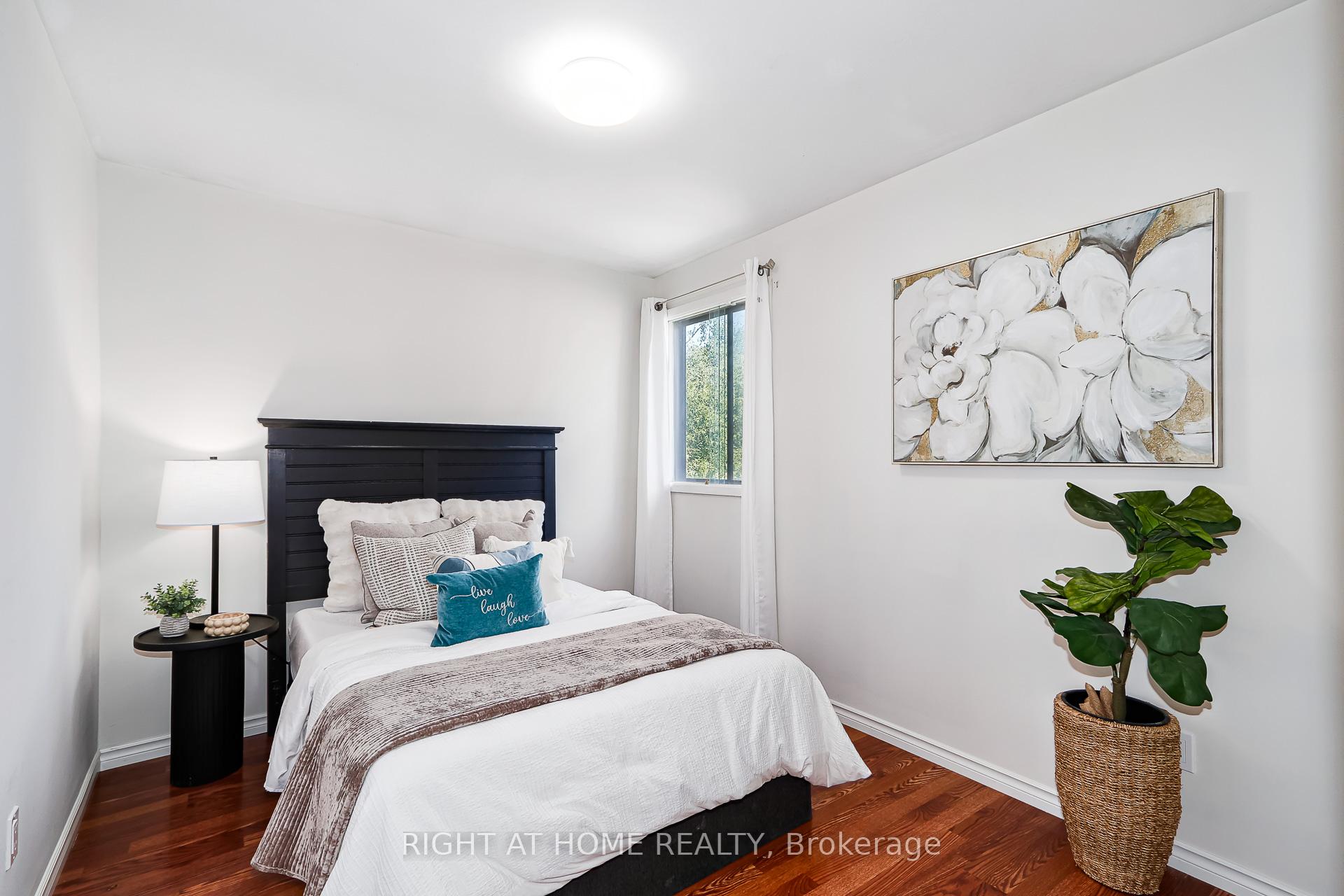 Photo 16 of 1059 Glen Mhor Crescent, Midland — HOMEH