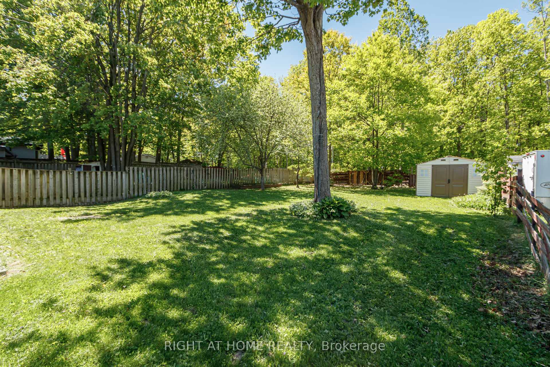 Photo 25 of 1059 Glen Mhor Crescent, Midland — HOMEH