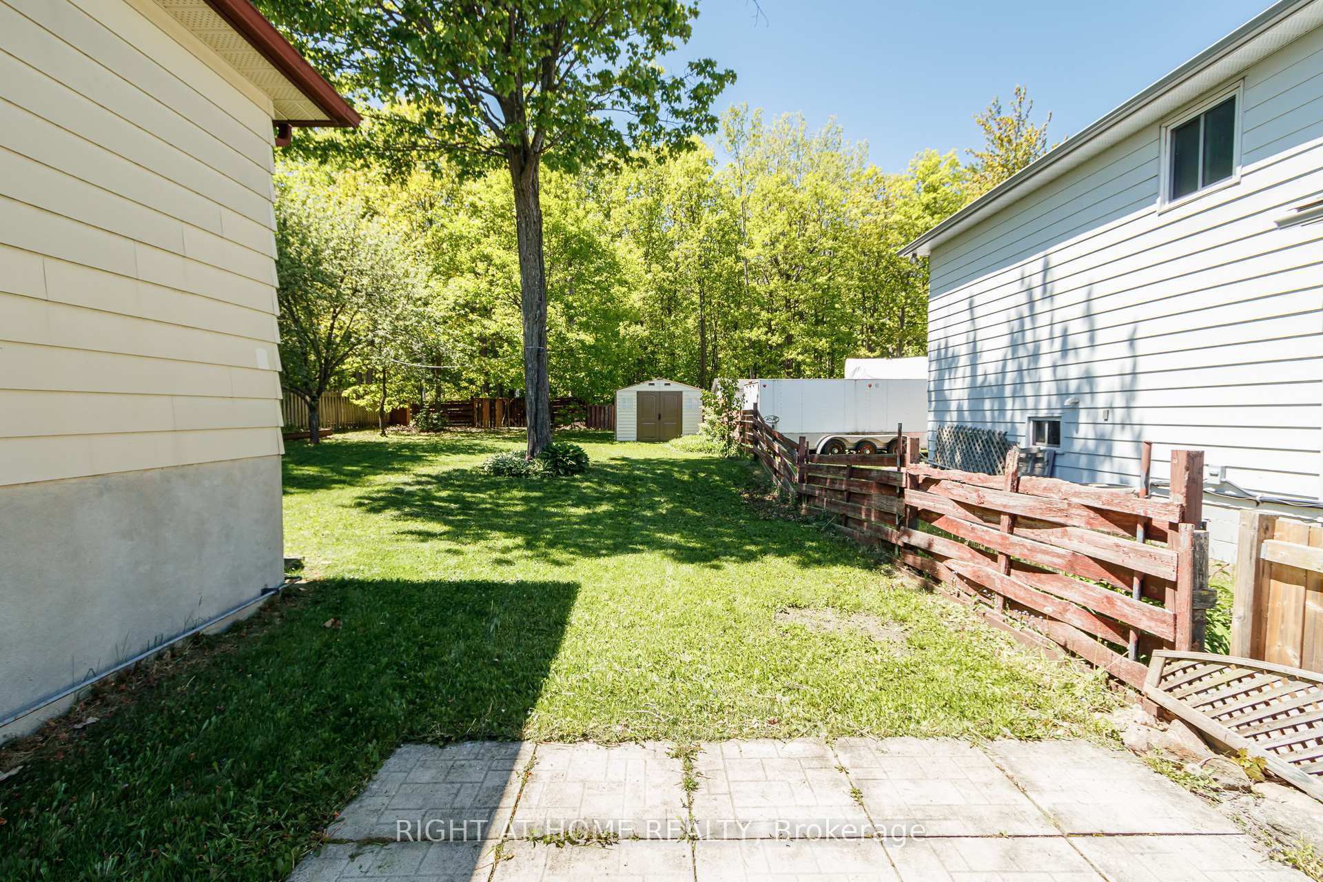 Photo 27 of 1059 Glen Mhor Crescent, Midland — HOMEH