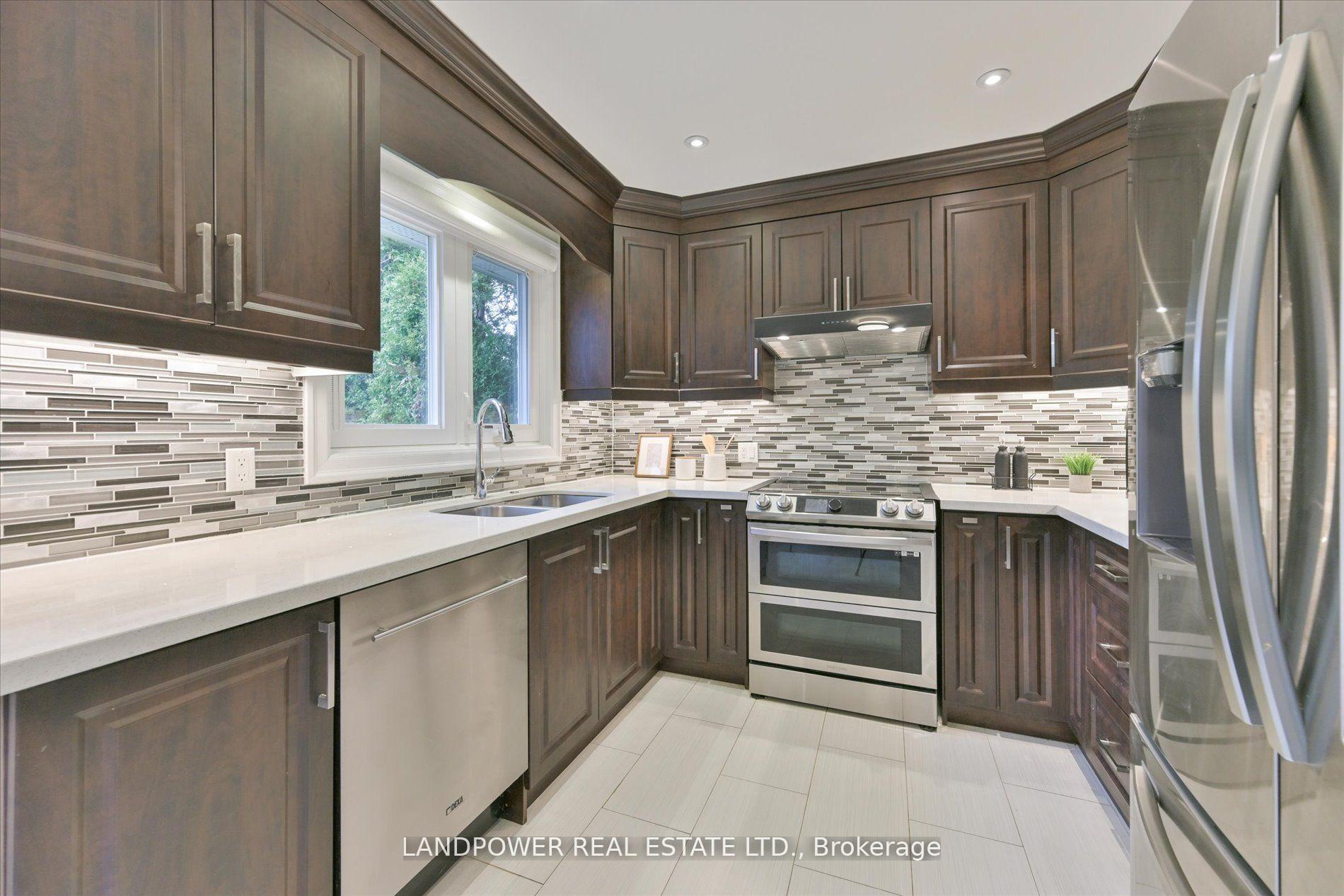 Photo 12 of 14 Carlton Road, Markham, Unionville — HOMEH