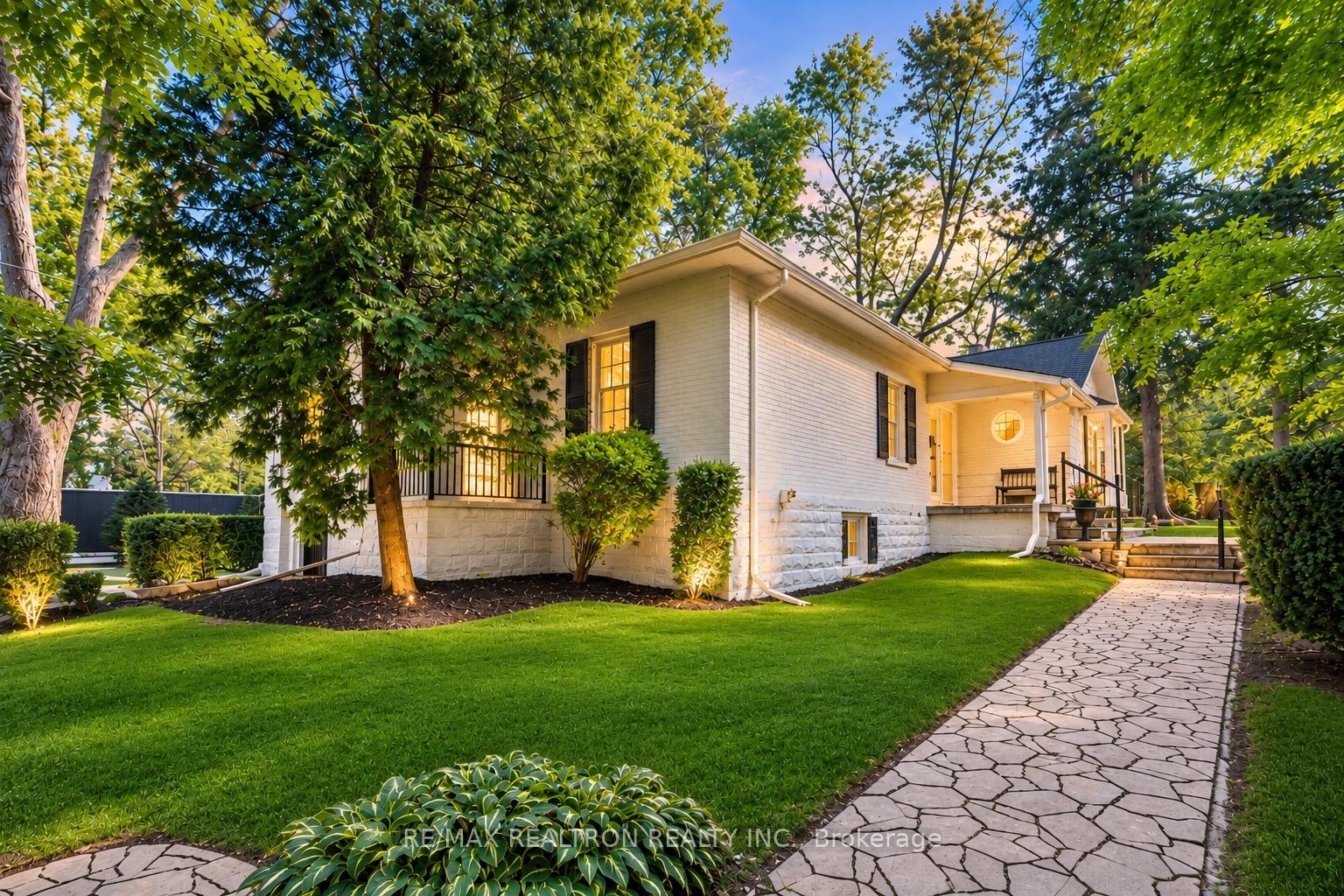 Photo 2 of 151 Brooke Street, Vaughan, Crestwood-Springfarm-Yorkhill — HOMEH