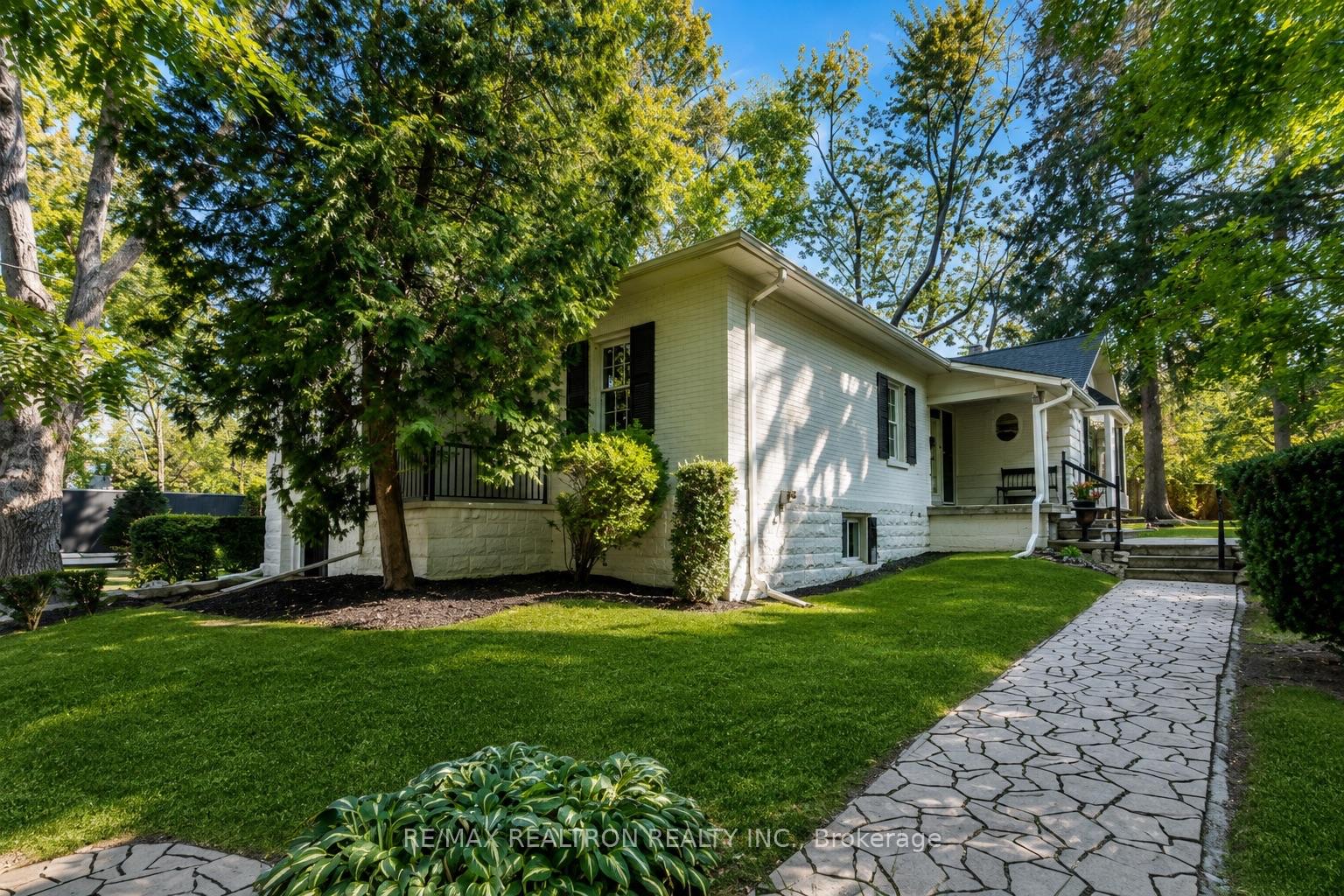 Photo 3 of 151 Brooke Street, Vaughan, Crestwood-Springfarm-Yorkhill — HOMEH