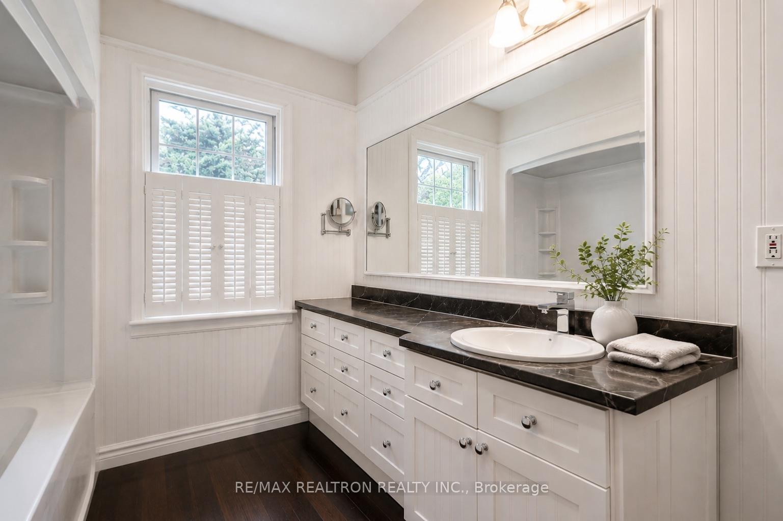 Photo 10 of 151 Brooke Street, Vaughan, Crestwood-Springfarm-Yorkhill — HOMEH