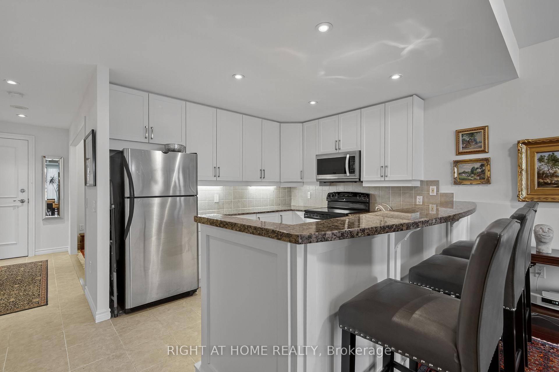 Photo 12 of Unit 409, 6 Toronto Street, Barrie, City Centre — HOMEH