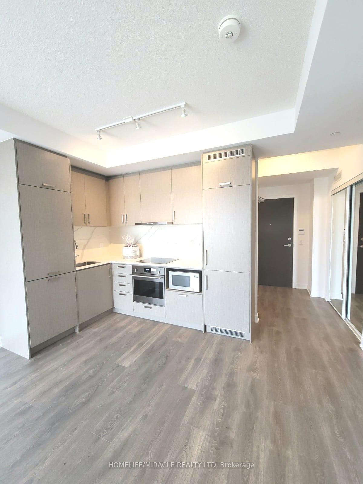 Photo 3 of Unit 808, 60 Honeycrisp Crescent N, Vaughan, Vaughan Corporate Centre — HOMEH