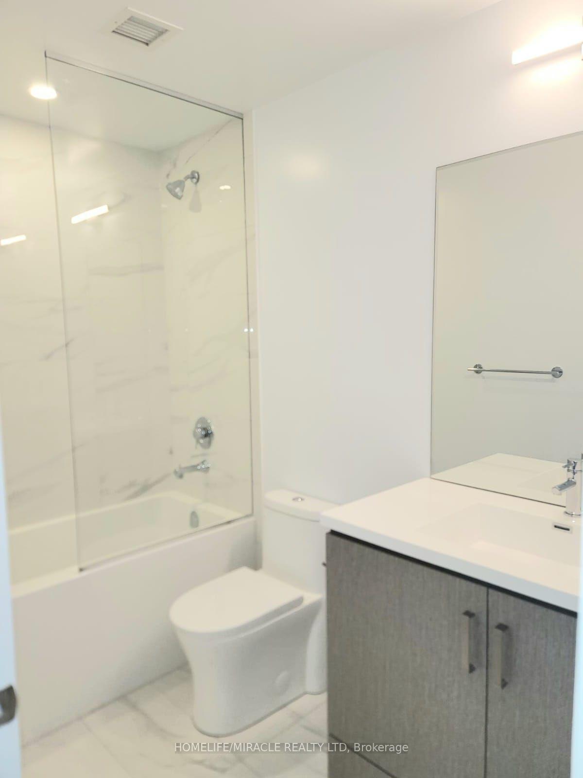 Photo 4 of Unit 808, 60 Honeycrisp Crescent N, Vaughan, Vaughan Corporate Centre — HOMEH