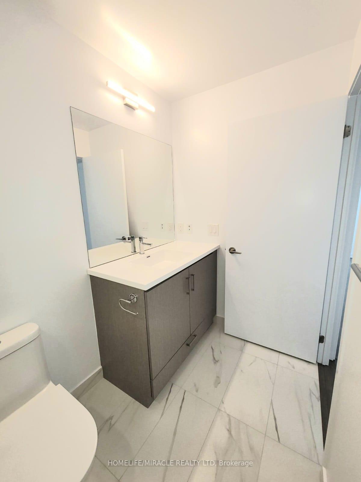 Photo 5 of Unit 808, 60 Honeycrisp Crescent N, Vaughan, Vaughan Corporate Centre — HOMEH