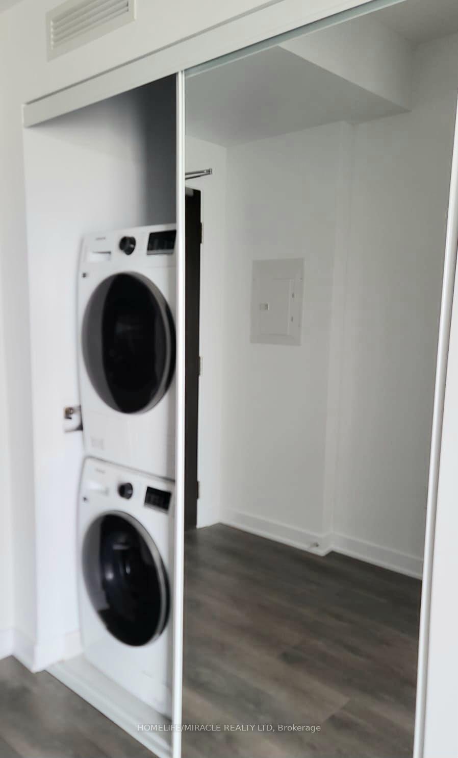 Photo 7 of Unit 808, 60 Honeycrisp Crescent N, Vaughan, Vaughan Corporate Centre — HOMEH
