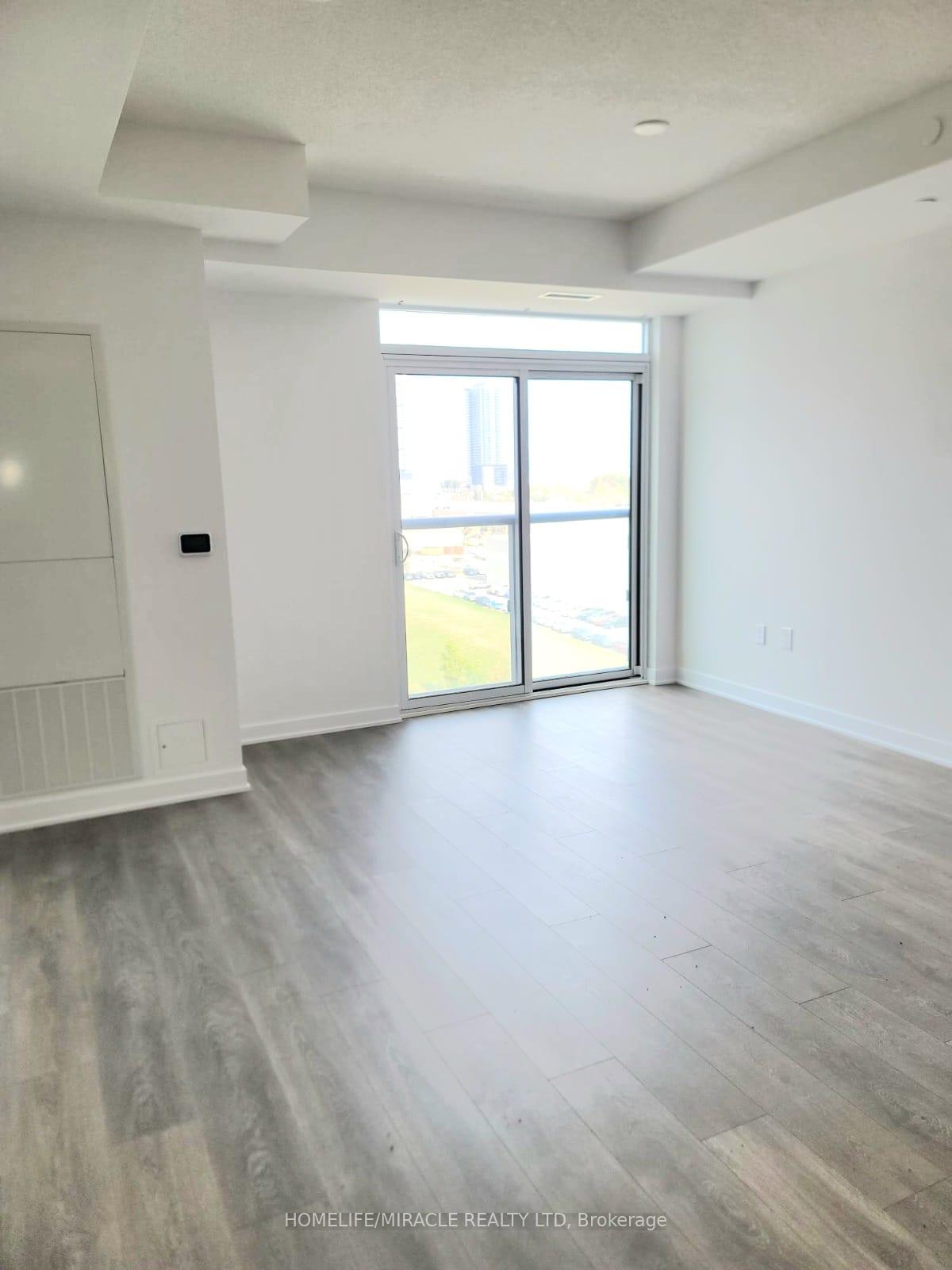 Photo 8 of Unit 808, 60 Honeycrisp Crescent N, Vaughan, Vaughan Corporate Centre — HOMEH