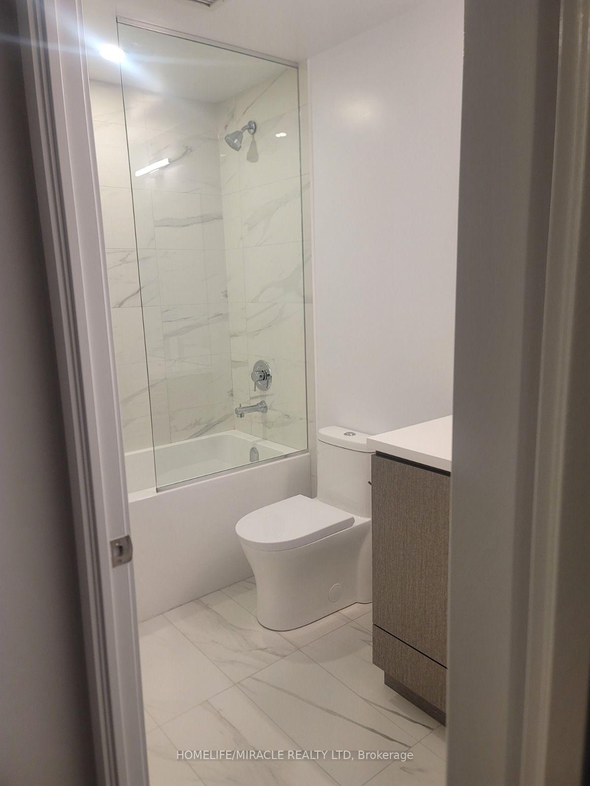 Photo 10 of Unit 808, 60 Honeycrisp Crescent N, Vaughan, Vaughan Corporate Centre — HOMEH