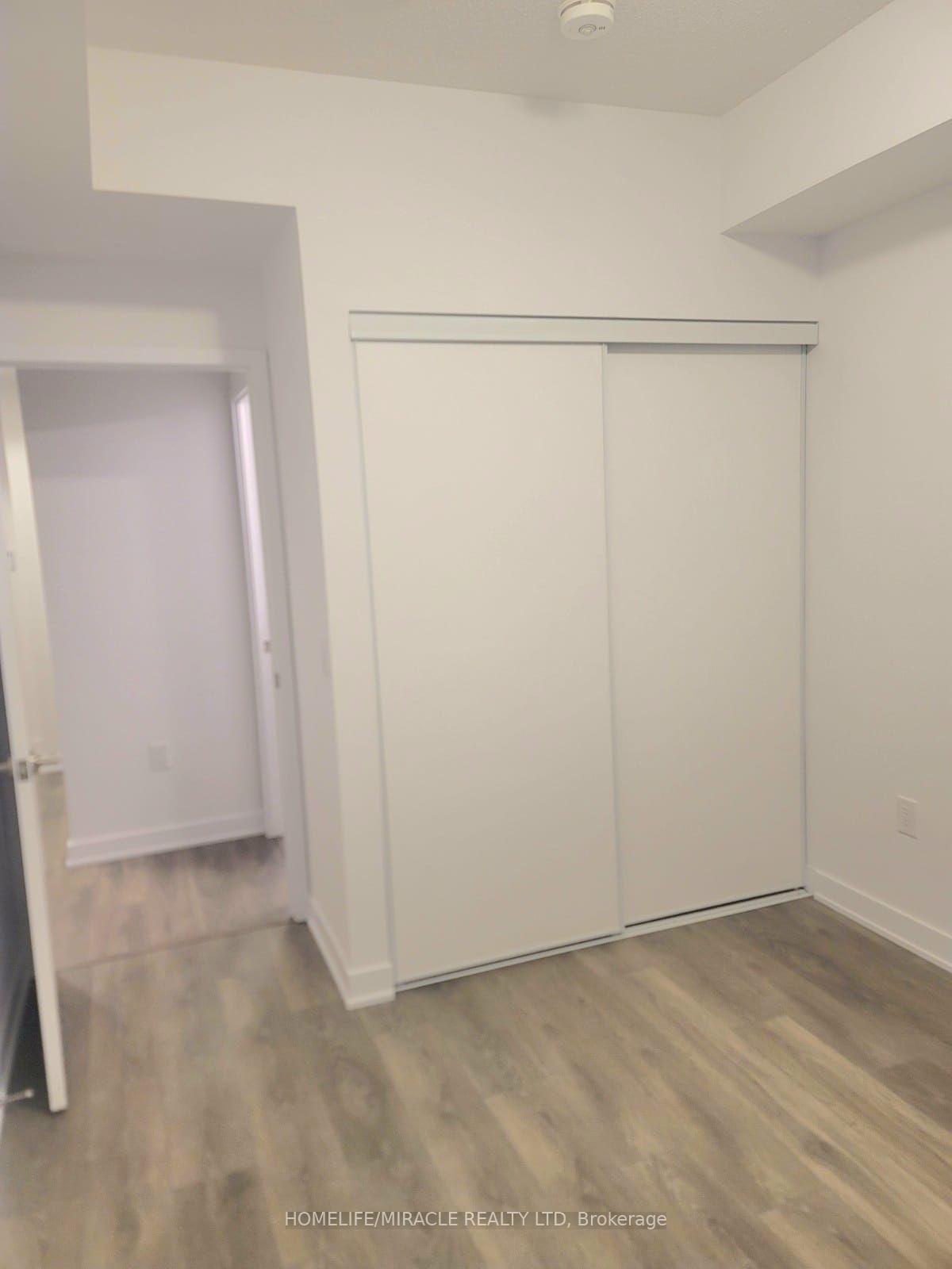 Photo 11 of Unit 808, 60 Honeycrisp Crescent N, Vaughan, Vaughan Corporate Centre — HOMEH