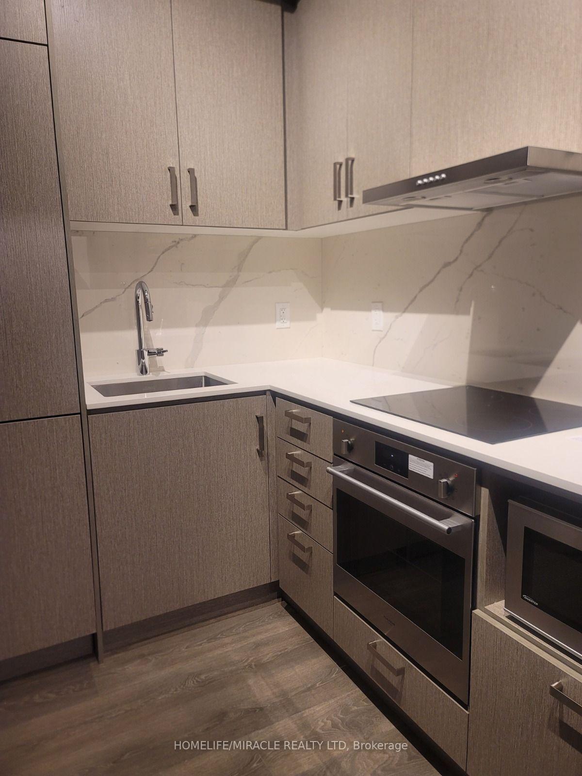 Photo 12 of Unit 808, 60 Honeycrisp Crescent N, Vaughan, Vaughan Corporate Centre — HOMEH