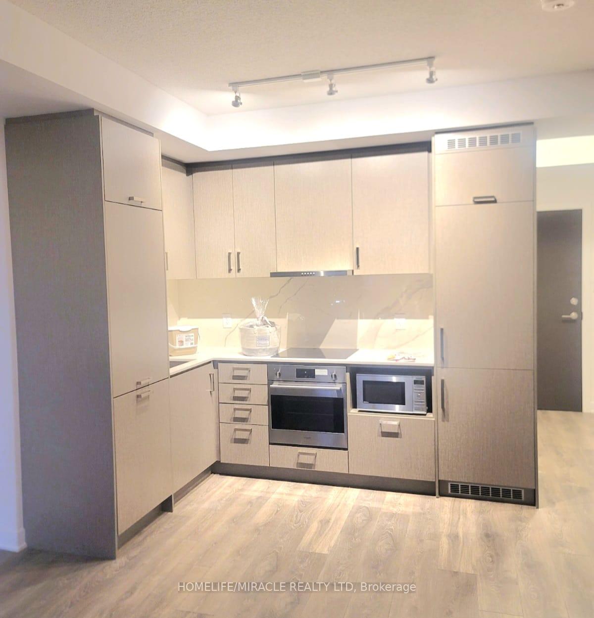 Photo 13 of Unit 808, 60 Honeycrisp Crescent N, Vaughan, Vaughan Corporate Centre — HOMEH