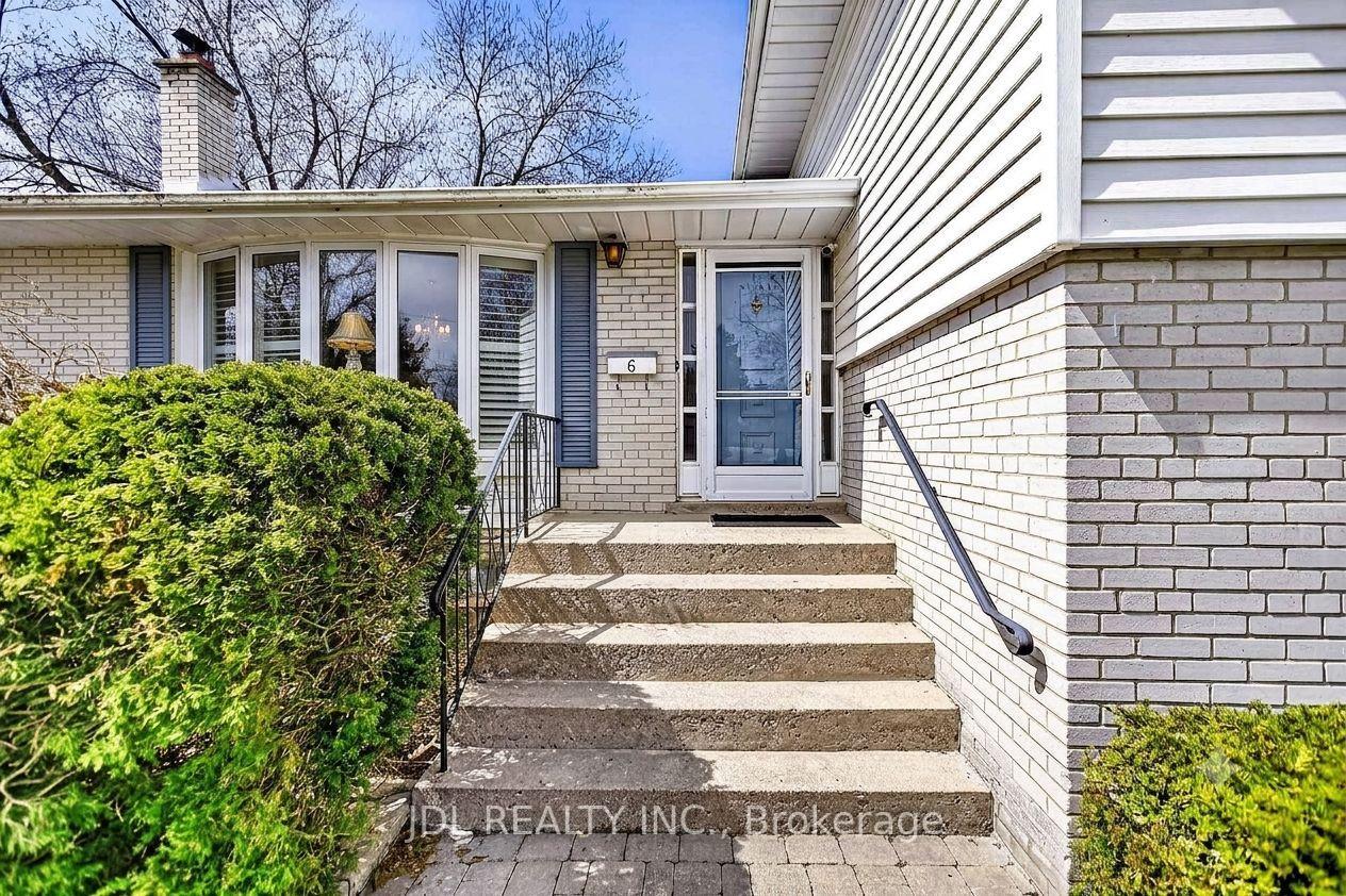 Photo 2 of Unit Main Floor, 6 Willowgate Drive, Markham, Bullock — HOMEH