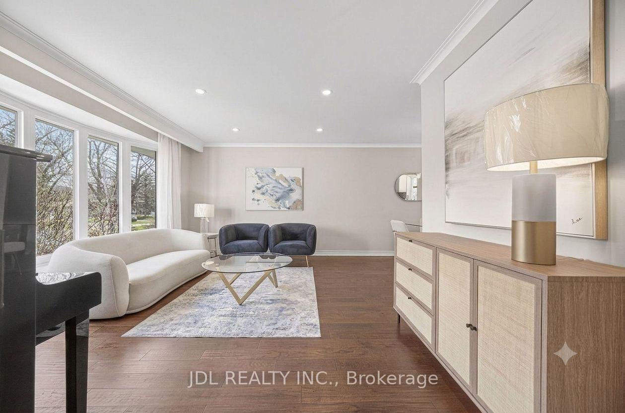 Photo 4 of Unit Main Floor, 6 Willowgate Drive, Markham, Bullock — HOMEH