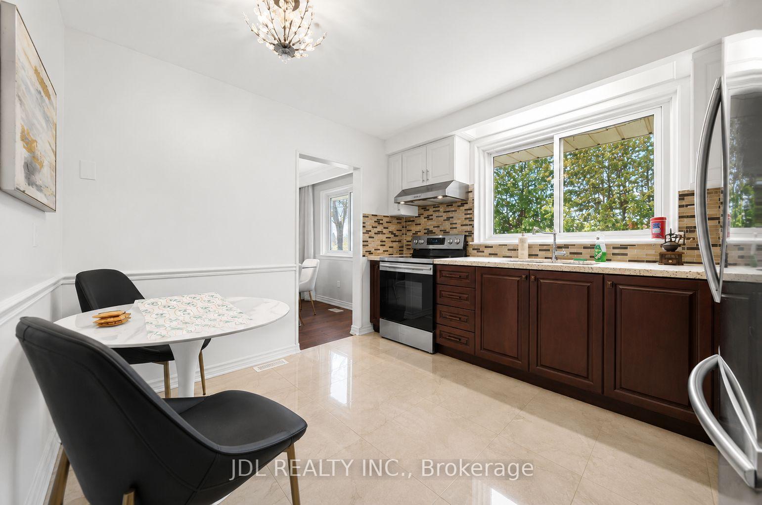 Photo 8 of Unit Main Floor, 6 Willowgate Drive, Markham, Bullock — HOMEH