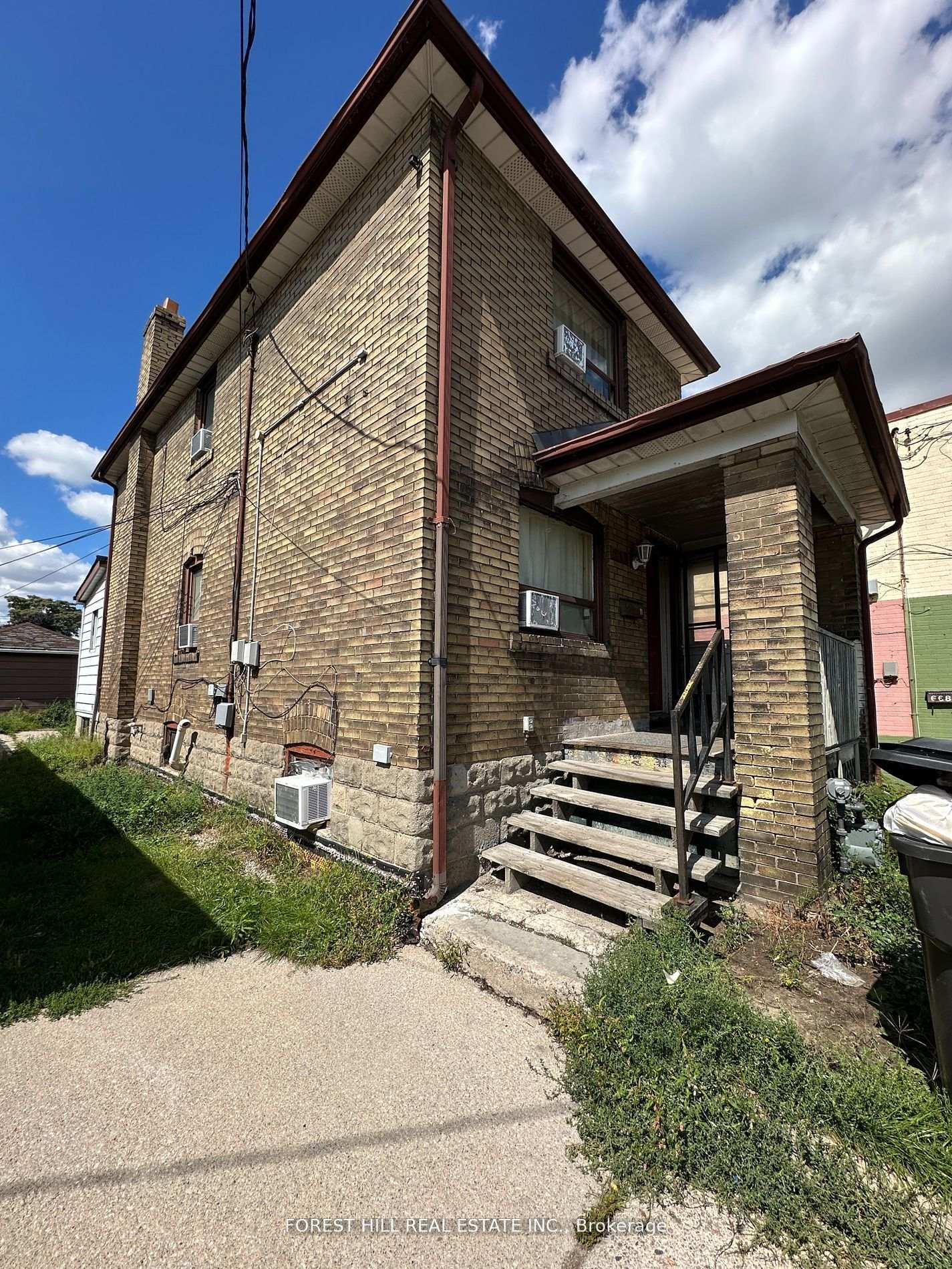 Photo 3 of 666 Jane Street, Toronto, Rockcliffe-Smythe — HOMEH