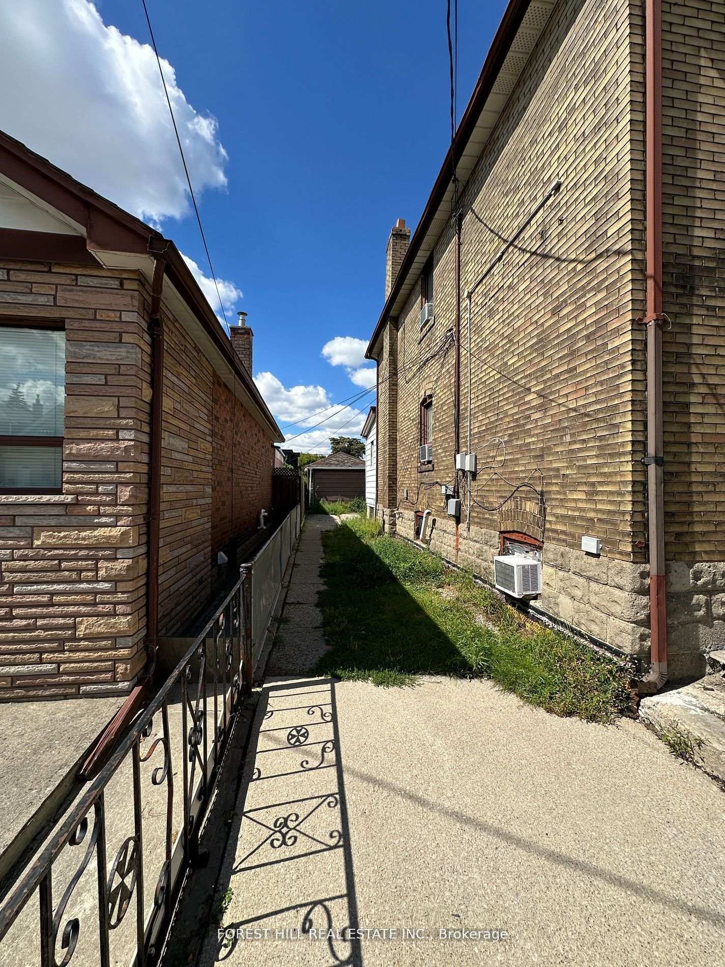 Photo 4 of 666 Jane Street, Toronto, Rockcliffe-Smythe — HOMEH