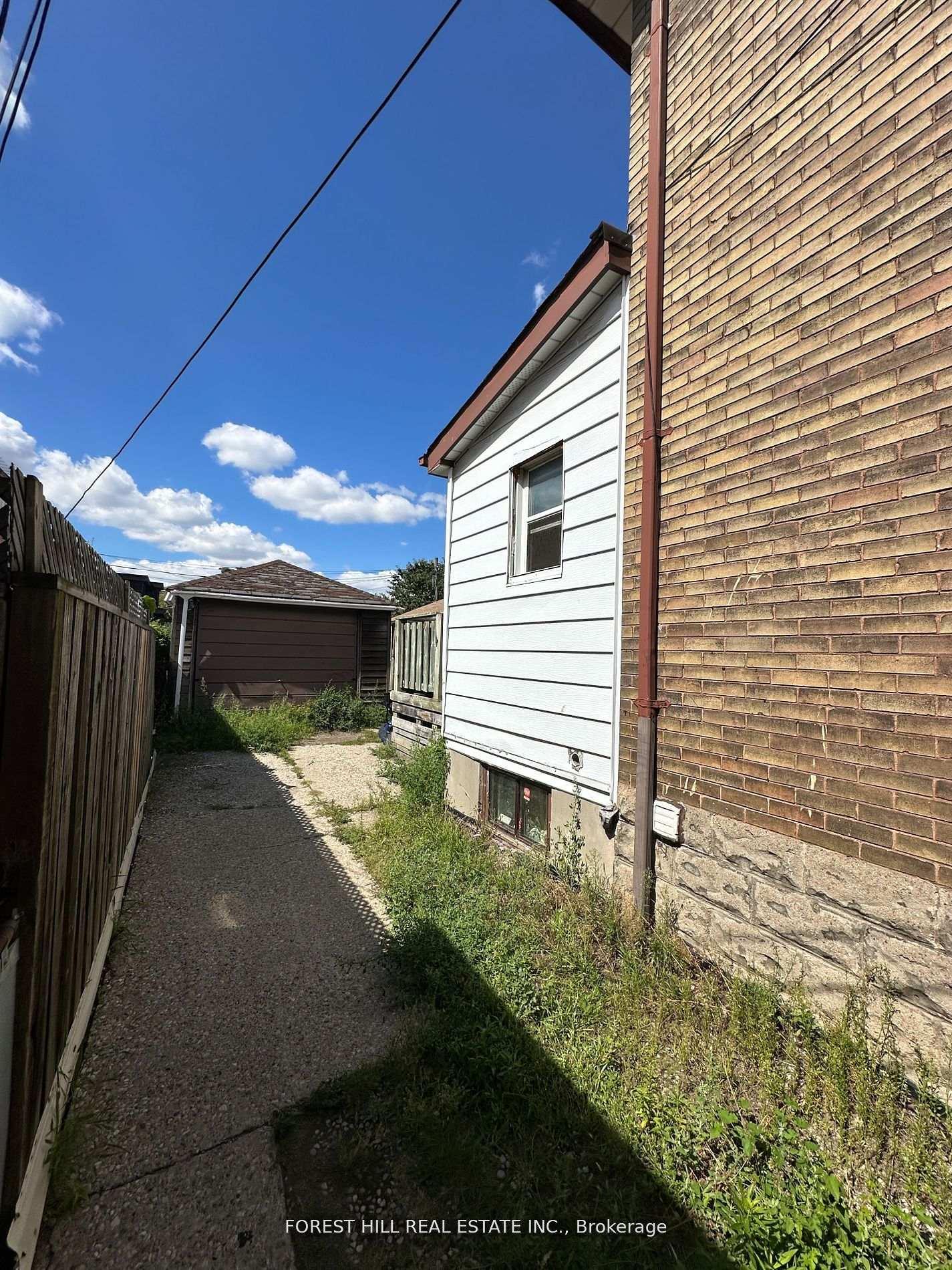 Photo 5 of 666 Jane Street, Toronto, Rockcliffe-Smythe — HOMEH