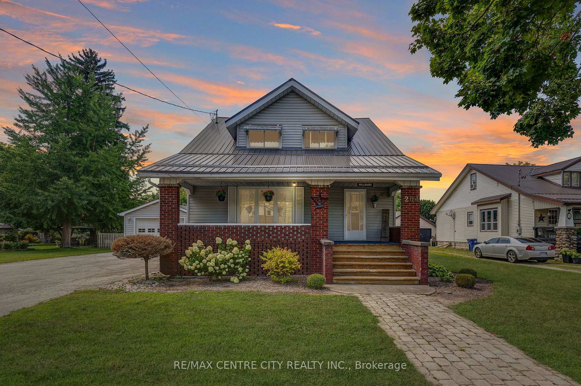 Photo of 264 John Street S