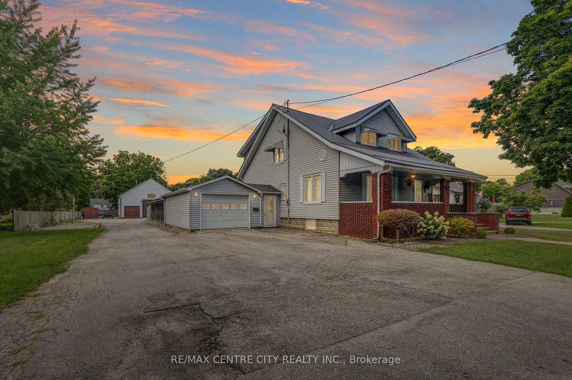 Photo 2 of 264 John Street S, Aylmer — HOMEH