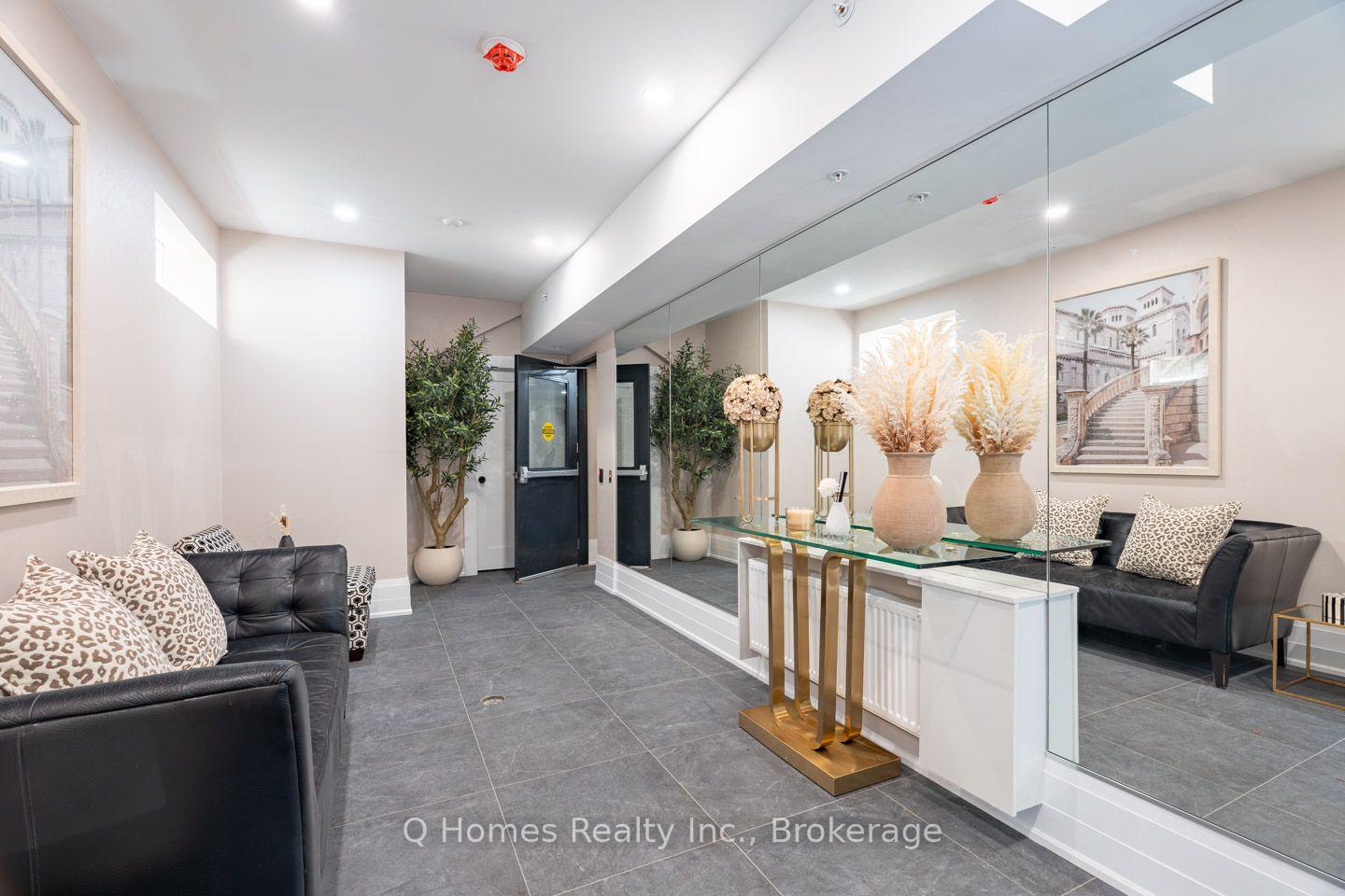 Photo 6 of Unit 202, 1725 Bathurst Street, Toronto, Forest Hill South — HOMEH